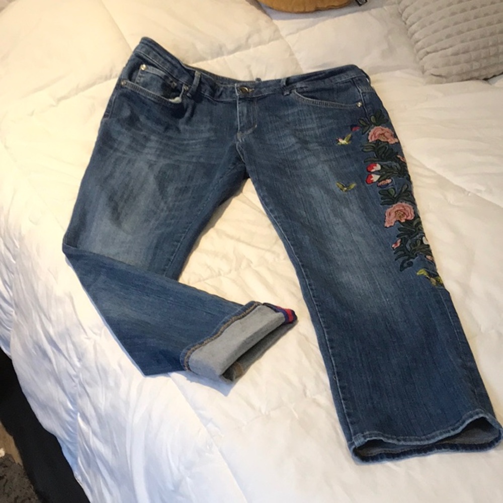 Vintage Blue Women's Jeans with Floral Embroidery
